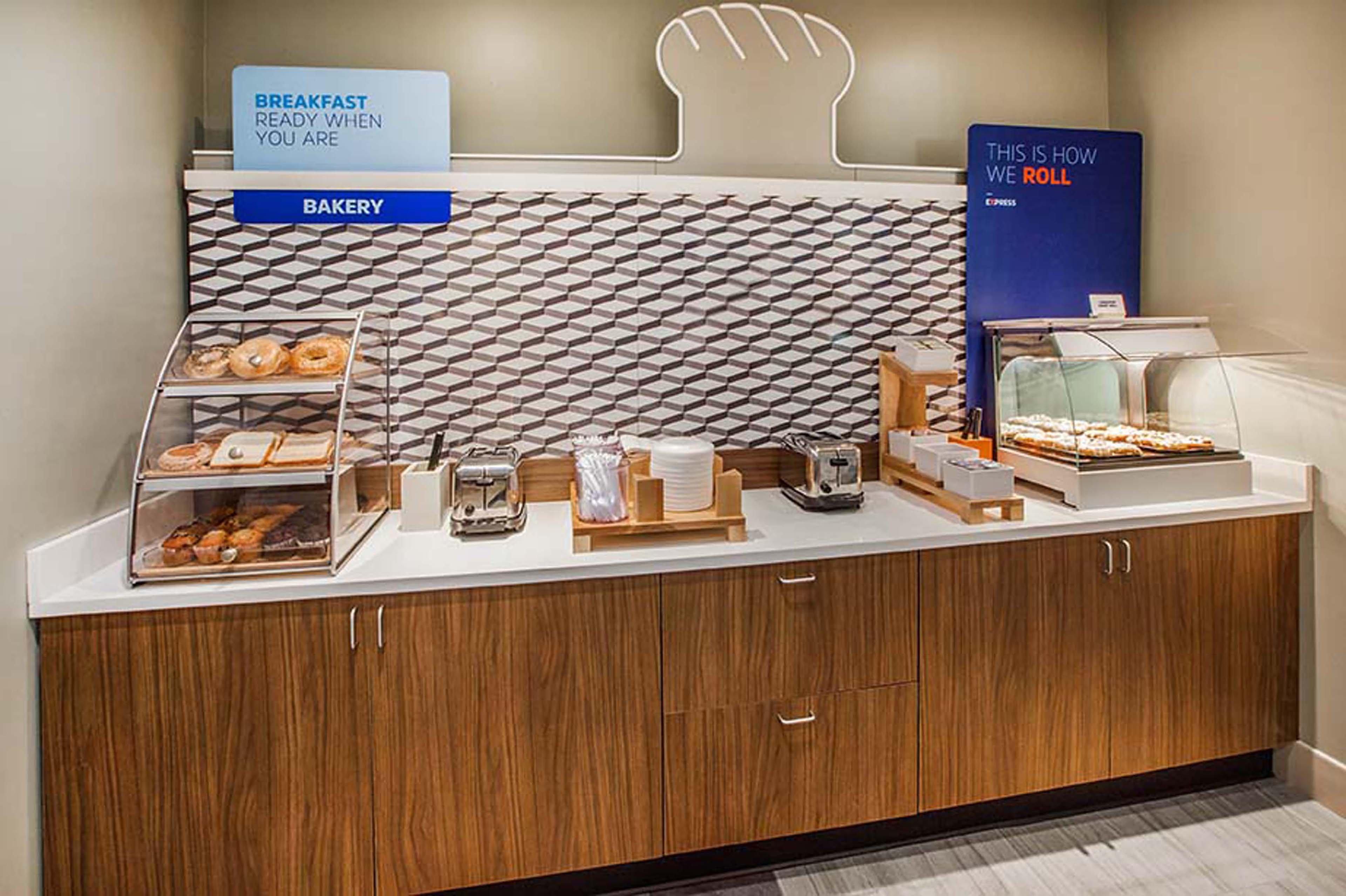 Holiday Inn Express Hotel & Suites Marion By Ihg Eksteriør billede