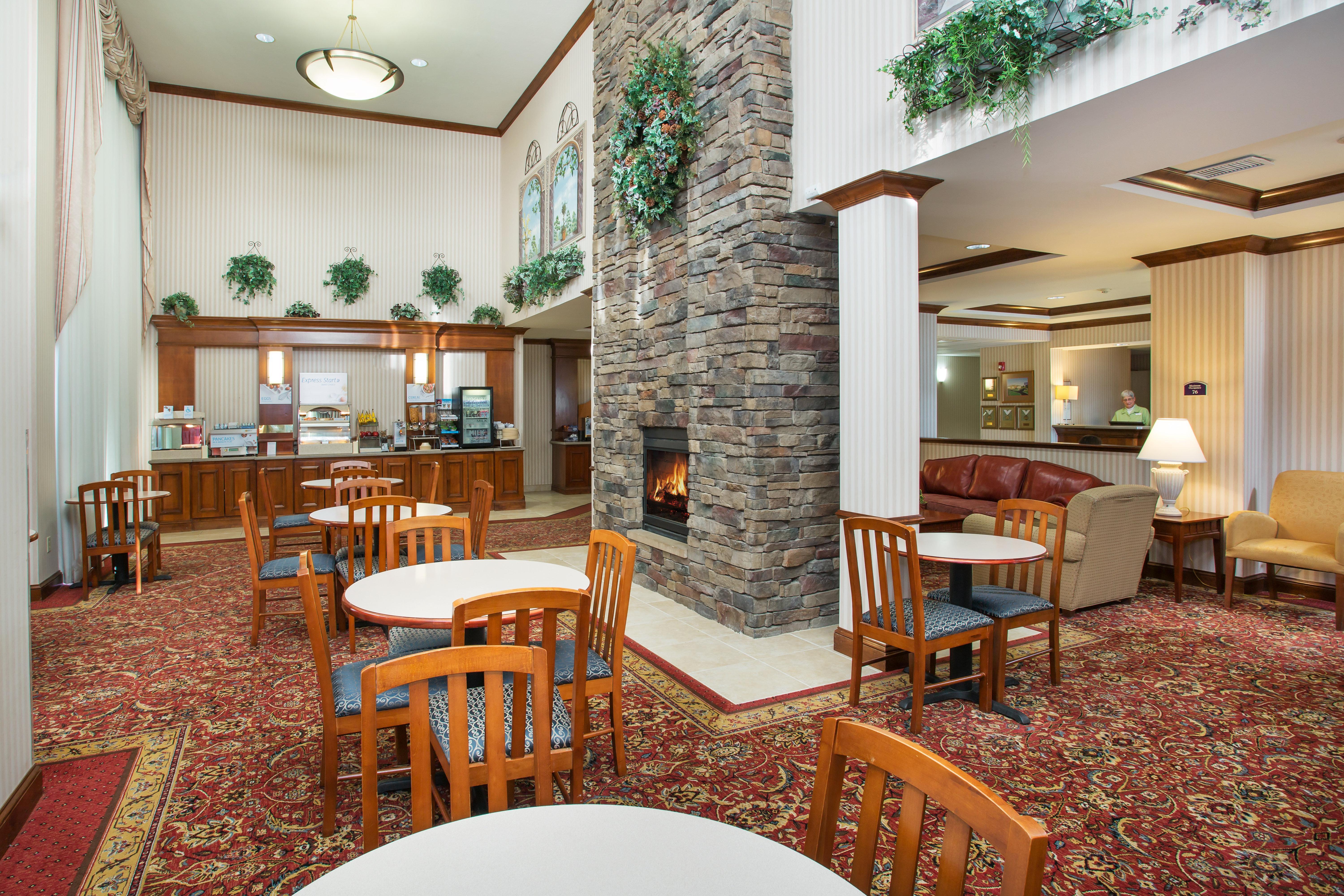 Holiday Inn Express Hotel & Suites Marion By Ihg Eksteriør billede