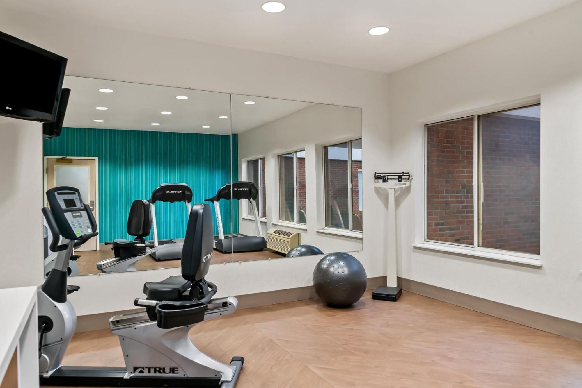 Holiday Inn Express Hotel & Suites Marion By Ihg Eksteriør billede