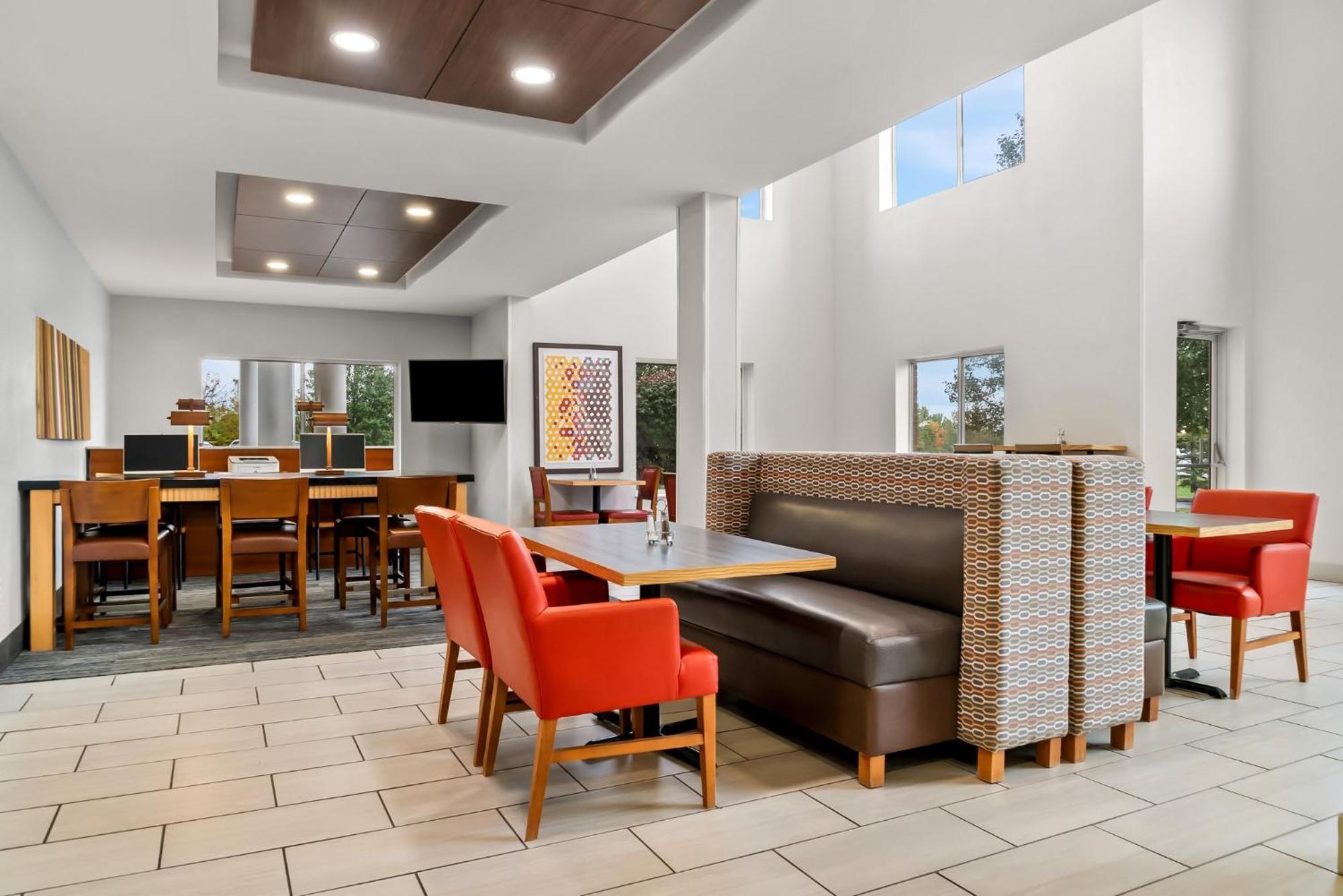 Holiday Inn Express Hotel & Suites Marion By Ihg Eksteriør billede