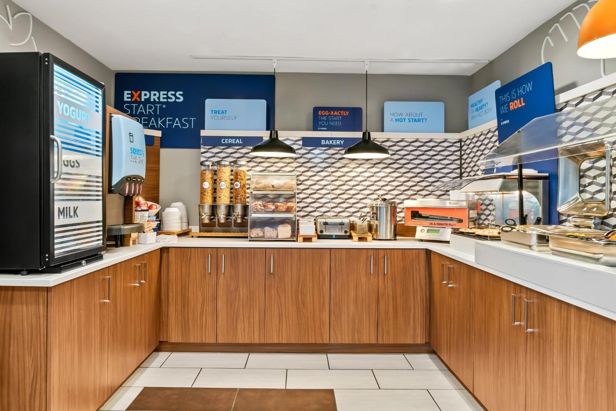 Holiday Inn Express Hotel & Suites Marion By Ihg Eksteriør billede