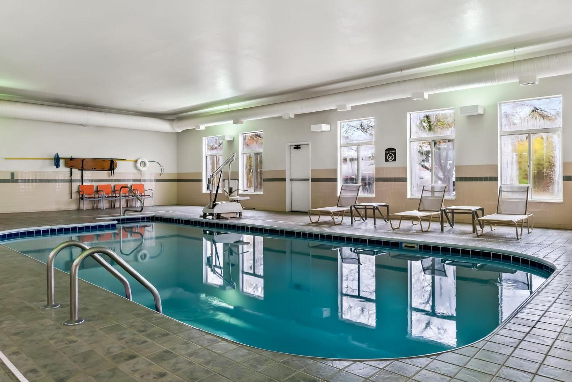 Holiday Inn Express Hotel & Suites Marion By Ihg Eksteriør billede